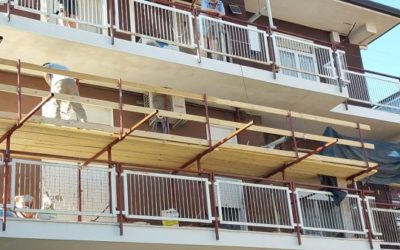 Balconi condominiali, ringhiere e sottobalconi: chi paga le spese?